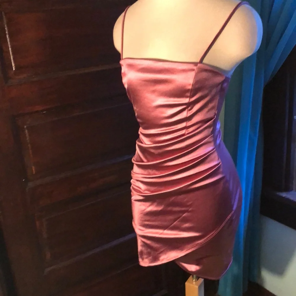 Windsor bodycon dress in mauve/sz Med/ spaghetti straps/ruched/ style #GD l4399 - Picture 3 of 12